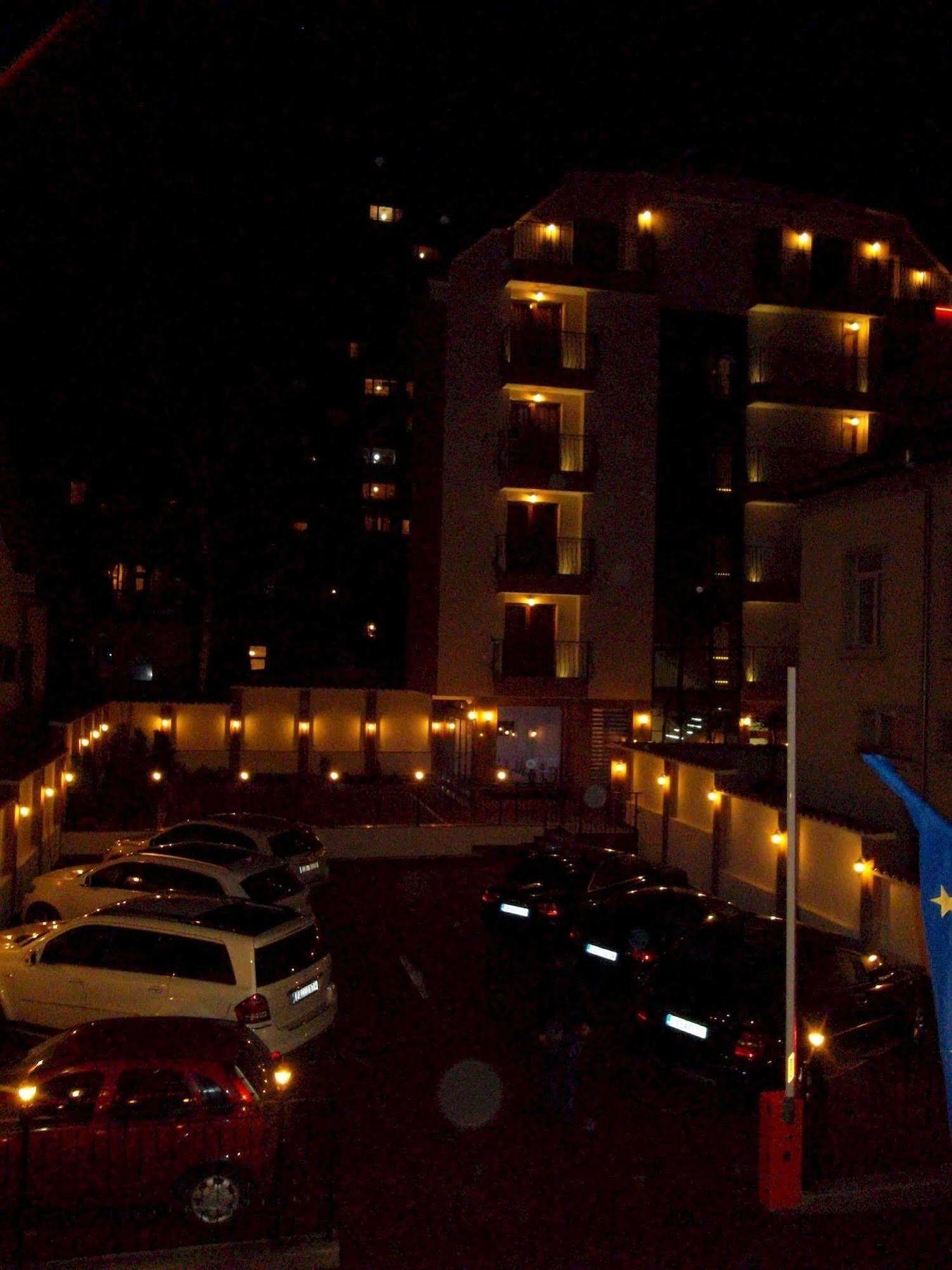 Adria 3*